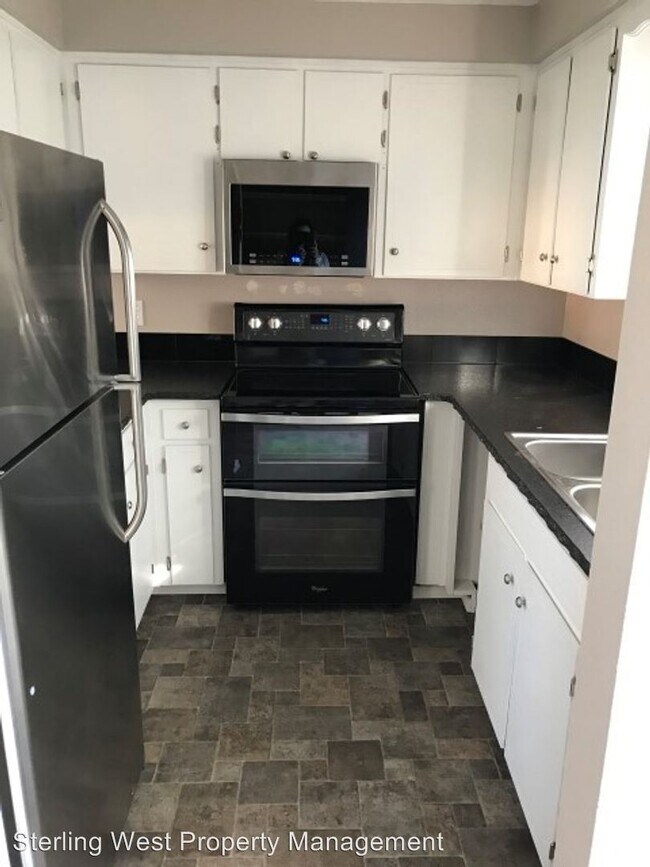 Building Photo - 901 Saling Ave