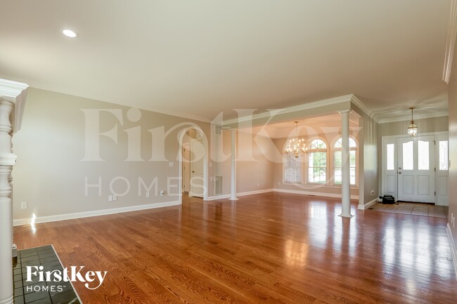 Building Photo - 121 Sawgrass Ln N