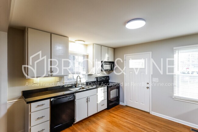 Foto del edificio - 813 Highbury Dr
