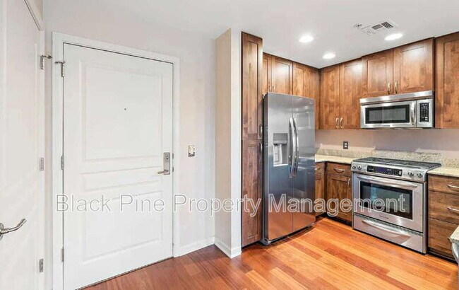 Foto del edificio - 323 W Jefferson St