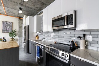 1BR, 1BA - 667SF - Kitchen - The Gotham