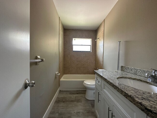 Foto del edificio - SPECIALS up to 3 MONTHS FOR FREE ON SELECT UNITS Price Reduced