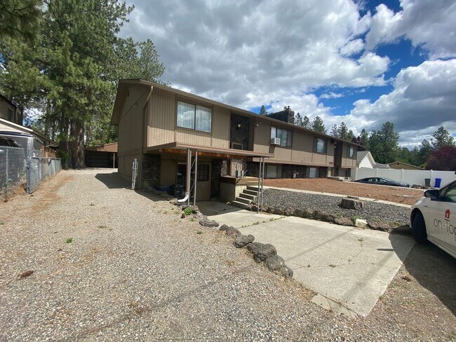 Foto del edificio - 11111 E 32nd Ave. - Duplex