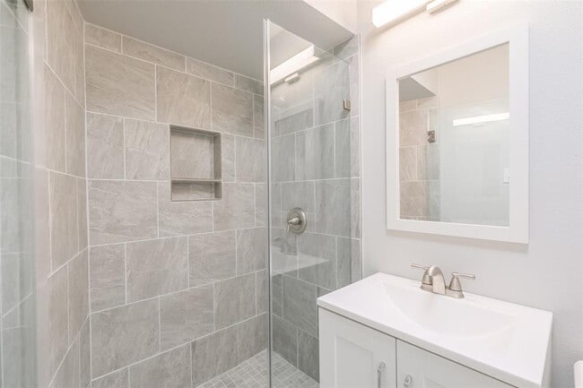 Building Photo - 817 S Ripple Creek Dr
