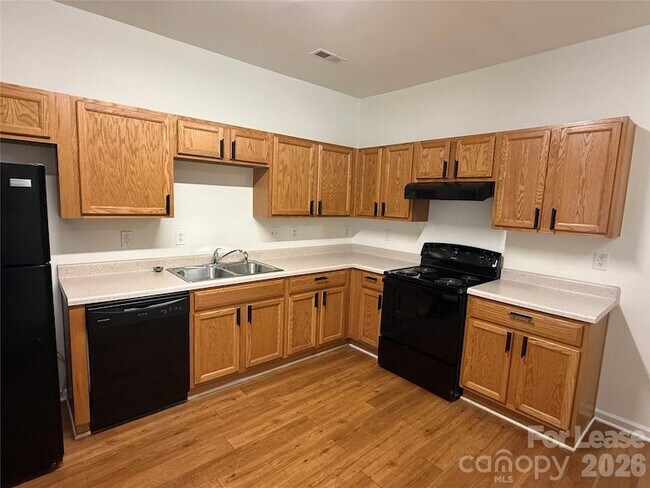 Foto del edificio - 7033 Somerset Springs Dr