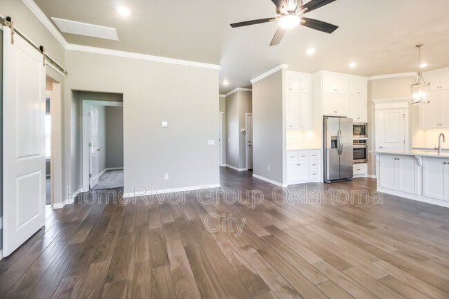Building Photo - 809 Red River Dr