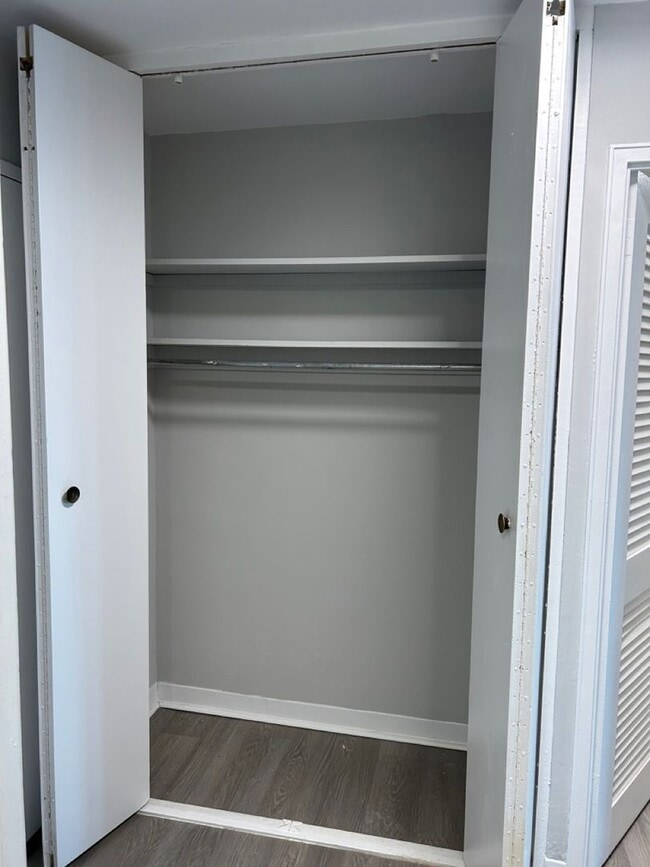 Building Photo - Recently Renovated 1 Bedroom Apartment with a Breathtaking View! Ready for Move-In!