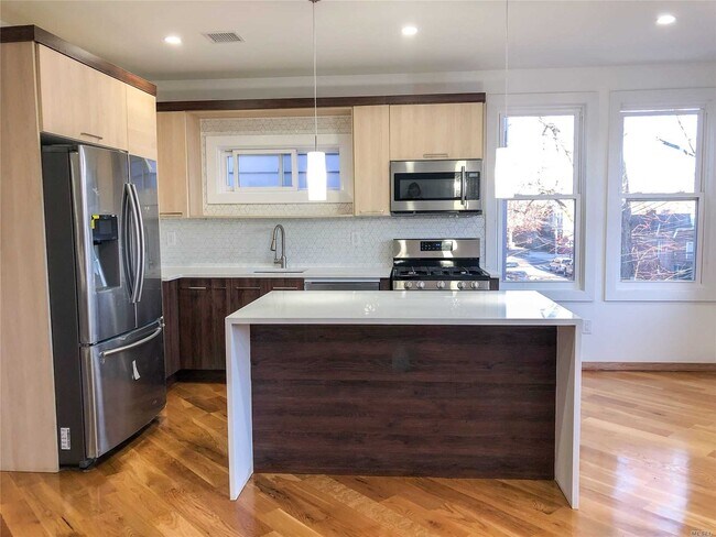 Foto del edificio - 67-21-6747 47th Ave