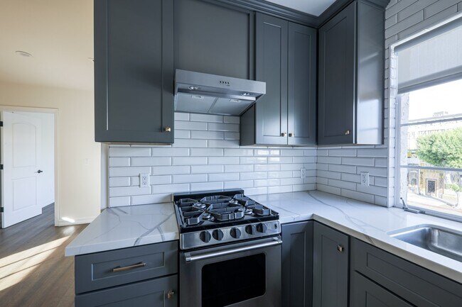 Foto del edificio - 135 South La Brea Avenue, Unit 1