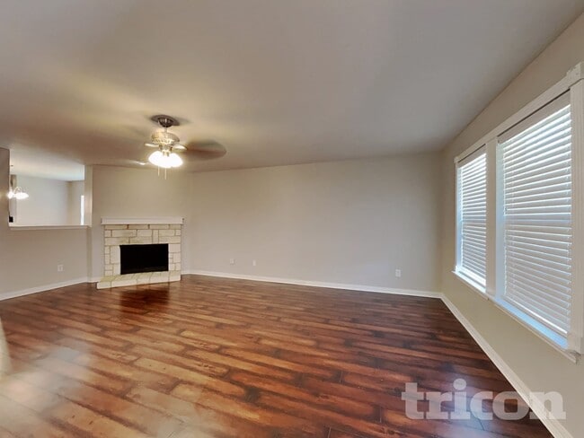 Building Photo - 529 Blue Sage