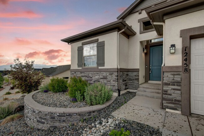 Building Photo - Beautiful $1,000,000 Ranch Style Home in F...