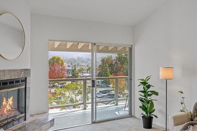 Photo - 1560 Circa Del Lago Apartment