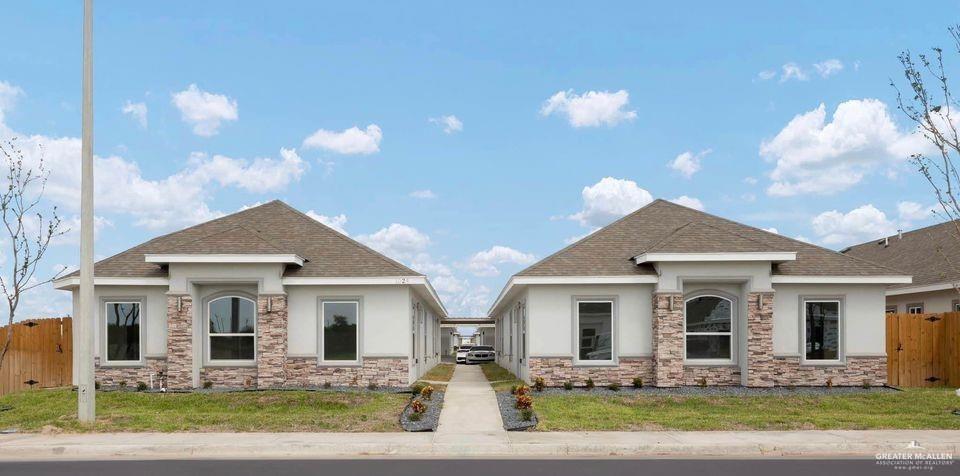 Primary Photo - 11 W Woodson Dr