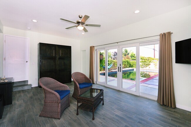 Foto principal - 4814 Torrance Blvd