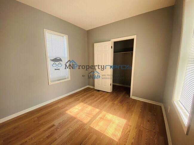 Building Photo - SPACIOUS 3bd/1br lower unit FOR RENT. Sect...