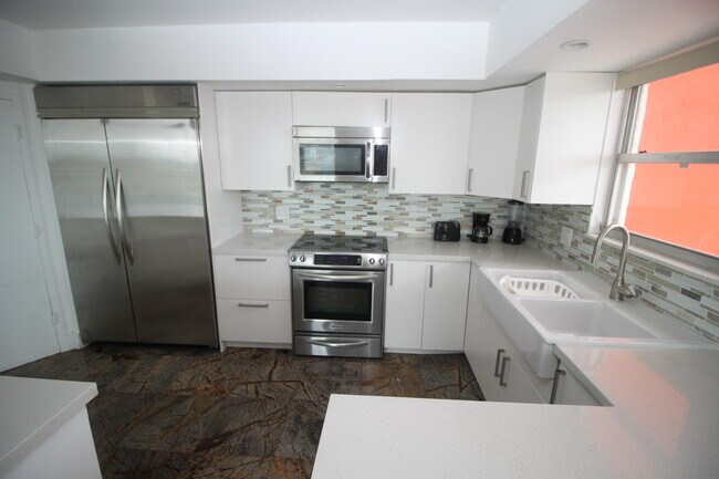 Foto del edificio - 1351 NE Miami Gardens Dr