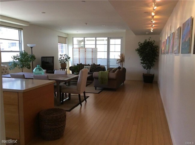 Foto del edificio - 8265 Fountain Ave