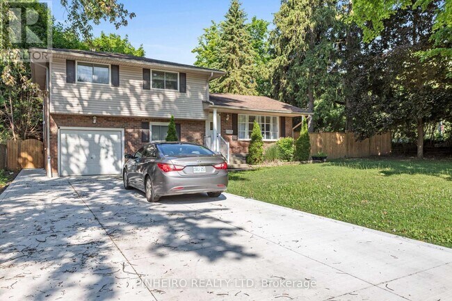Photo du bâtiment - 1543 Stoneybrook Crescent