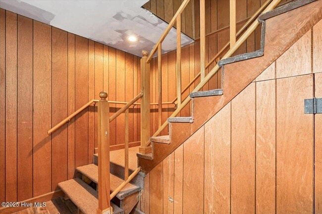 Building Photo - 825 N Saylor St