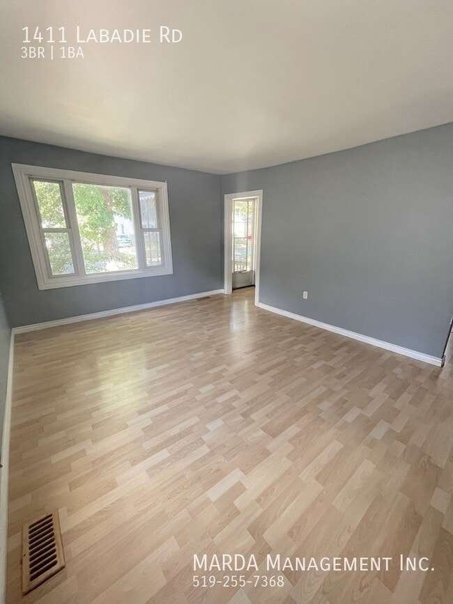 Building Photo - CHARMING 3 BED/1 BATH HOUSE IN EAST WINDSOR + UTILITIES