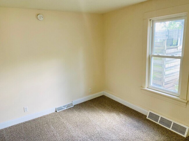 Foto del edificio - 240 3rd Ave NW
