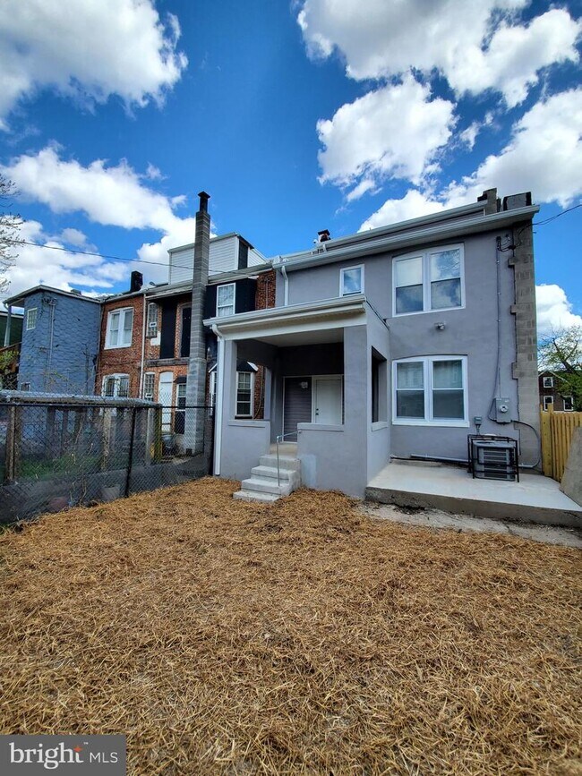 Building Photo - 2308 Bryant Ave
