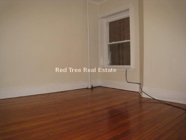 Building Photo - 1589 Beacon St