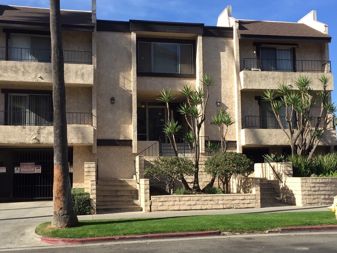 Building Photo - 601 S Gramercy Pl