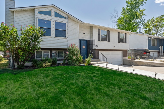 Photo - 832 N Morton Dr House