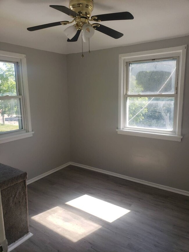 Building Photo - Charming 3-Bedroom Property in Prime Location