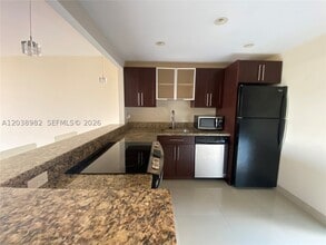 Building Photo - 3401 N Country Club Dr