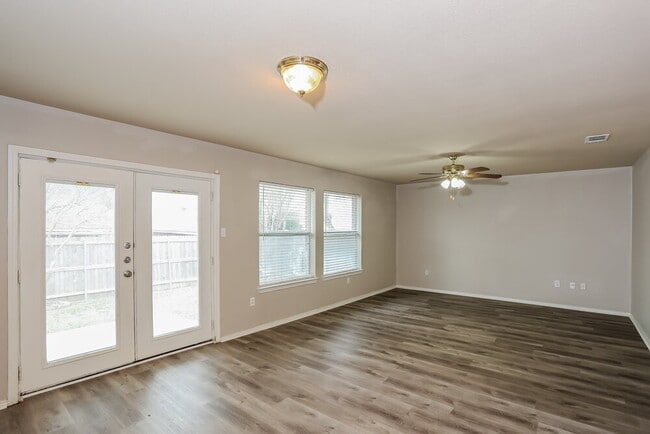 Foto del edificio - 522 Blueberry Hill Ln