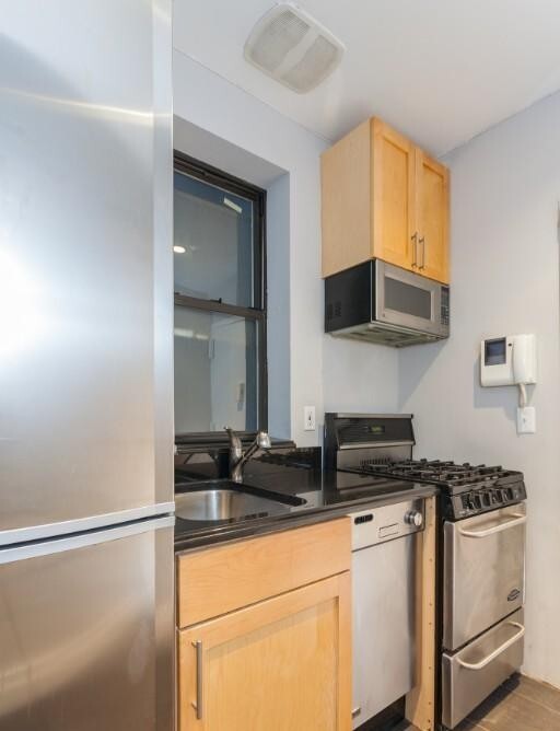 Building Photo - 40 Avenue B