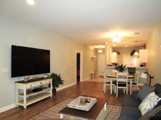 Foto del edificio - 513 Ballard Ln