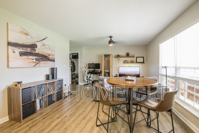 Building Photo - 4605 Coronado Dr