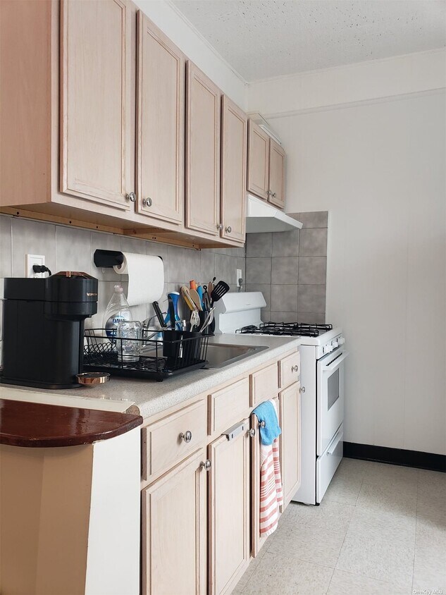 Foto principal - 22-56-56 36th St