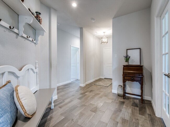 Foto del edificio - 1519 Sheridyn Ln