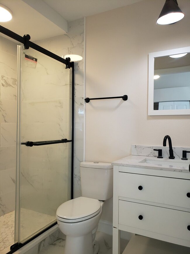 Building Photo - 224 6th St SW