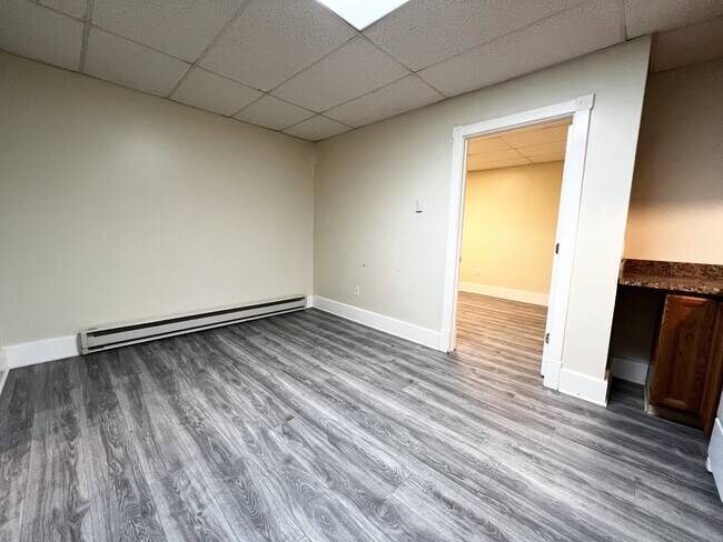 Foto del edificio - 696 Main St