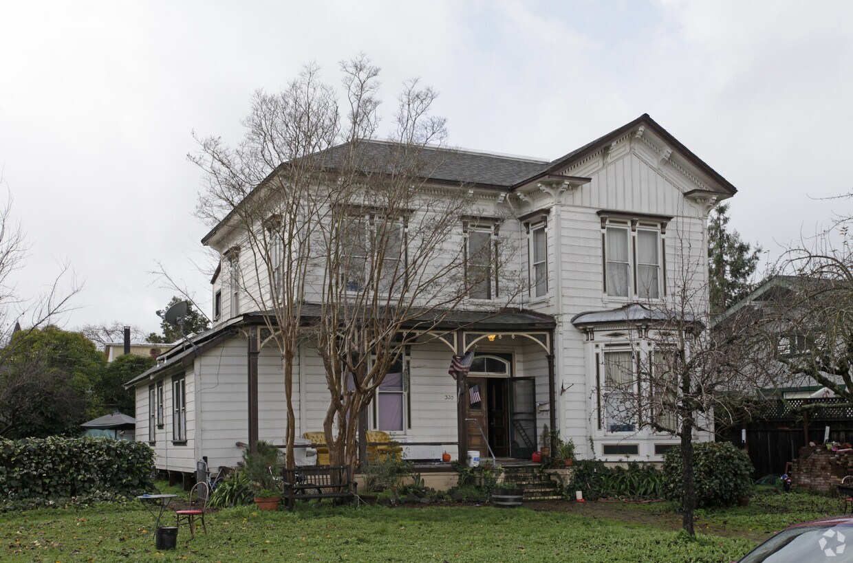 Primary Photo - 320 4th St