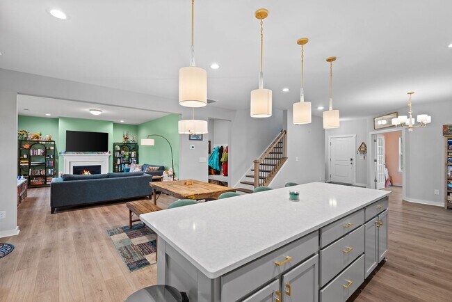 Foto del edificio - Gorgeous Home with Office and Bonus Space!