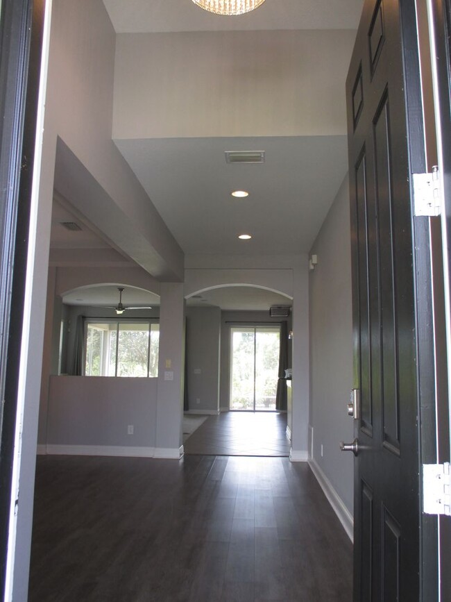 Foto del edificio - Seven Oaks 5 Bedrooms 3 Baths 3 Car Garage