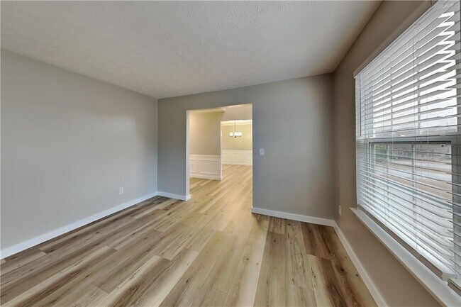 Foto del edificio - 1719 Silverchase Dr SW