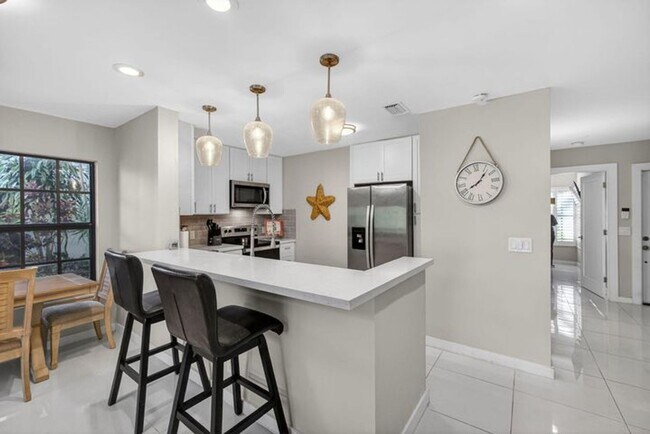 Building Photo - 2320 Treasure Isle Dr