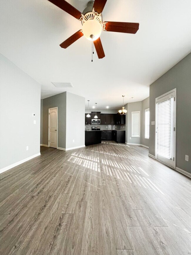 Building Photo - 3 Bedroom 2.5 Bathroom Home - Pets Okay