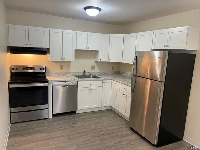 Foto del edificio - 144 Clinton Ave