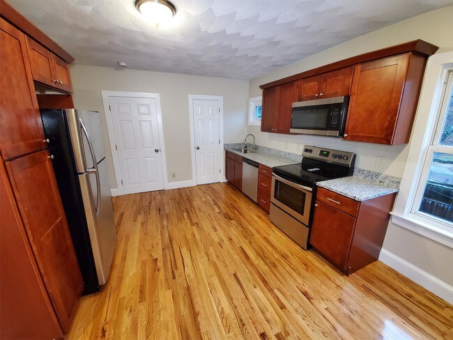 Building Photo - 16 Charles St