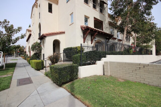 Primary Photo - 174 N Madison Ave