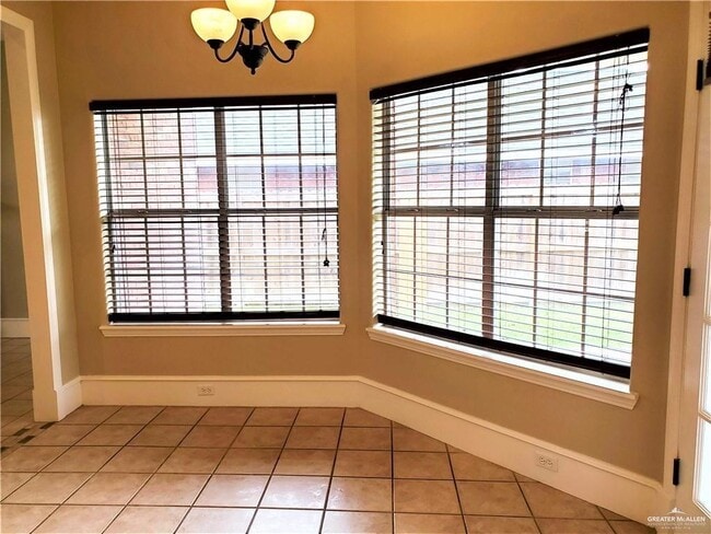 Building Photo - 16 Wisteria Ave