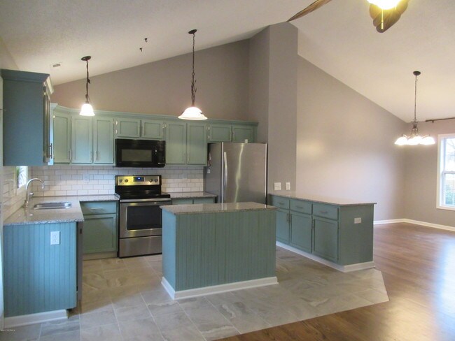 Foto del edificio - 703 Riva Ridge Rd